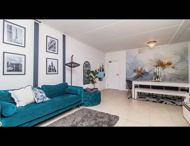 3 BEDROOM APARTMENT FOR SALE IN SANDOWN